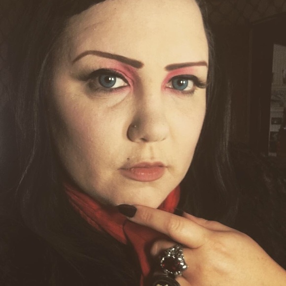 Meet your Posher, Amanda - Picture 4 of 6